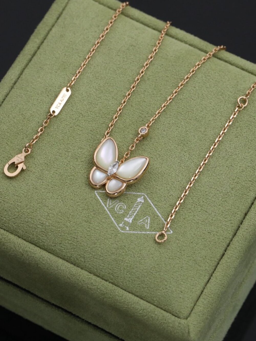 💋Van Cleef & Arpels Butterfly Natural Mother-of-Pearl Necklace